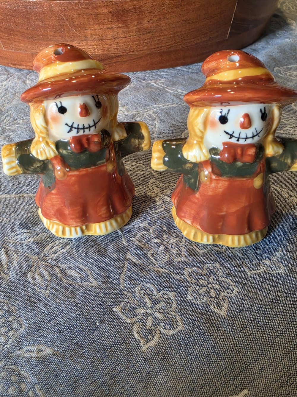 Scarecrow Ceramic Salt and Pepper Shaker Set